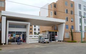 Amplio Apartamento Parqueadero y Piscina Cerca al CC Gran Plaza
